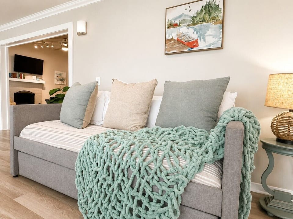 Cozy Modern Twin Trundle Bed