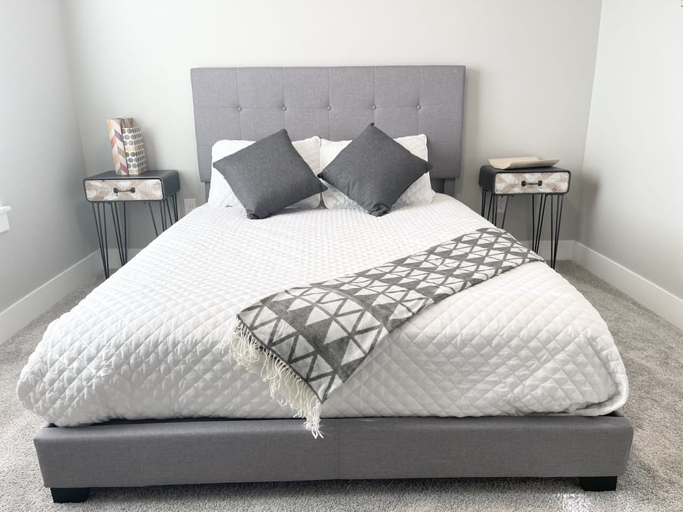 2nd Guest bedroom with 45 in Flat Screen Smart TV and Queen sized bed.