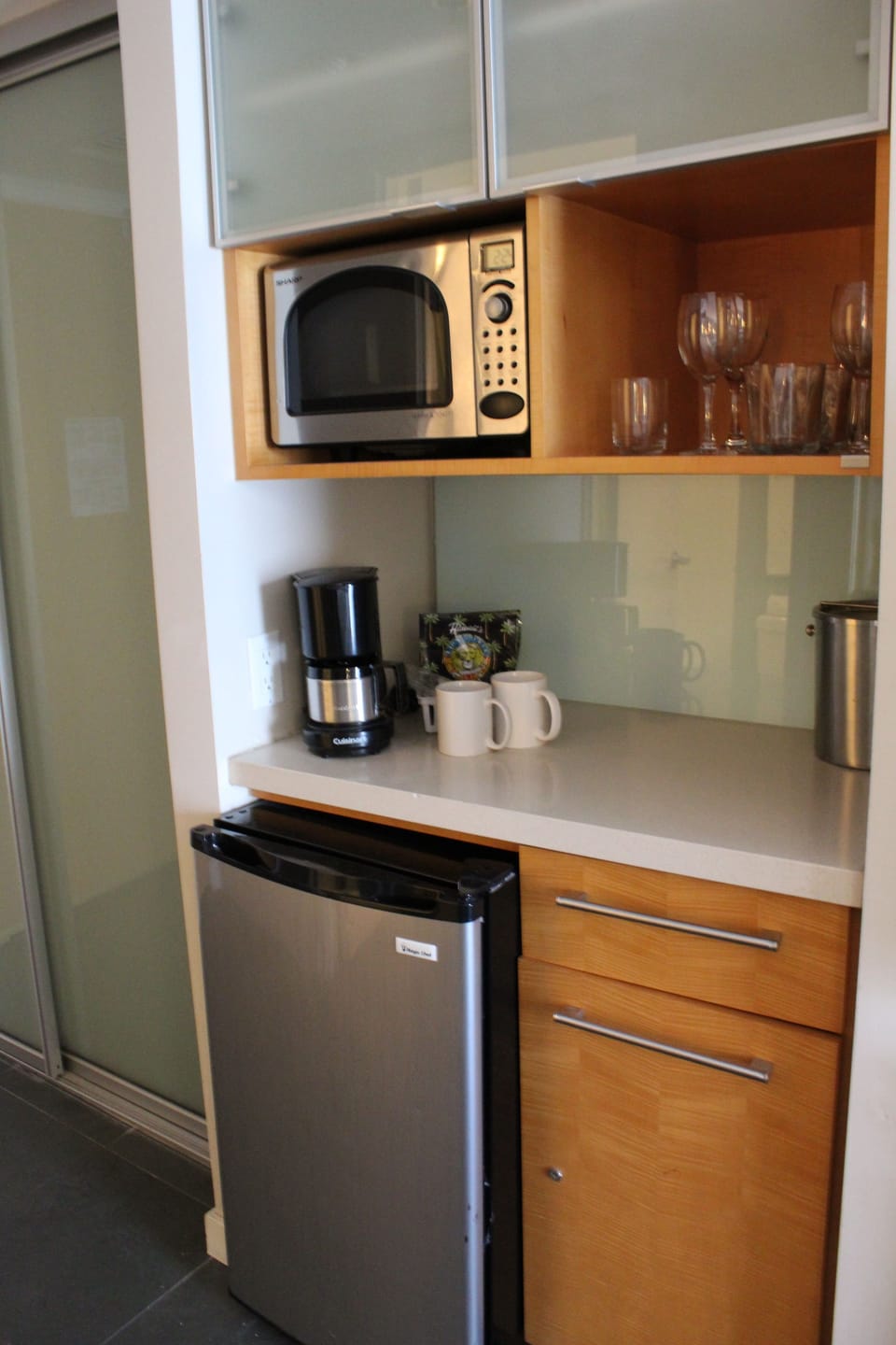 Coffee/tea maker, fridge, microwave