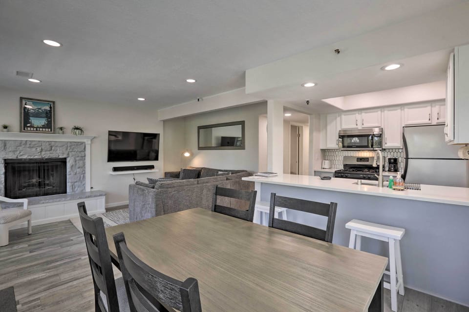 Dining Area | Bar Seating