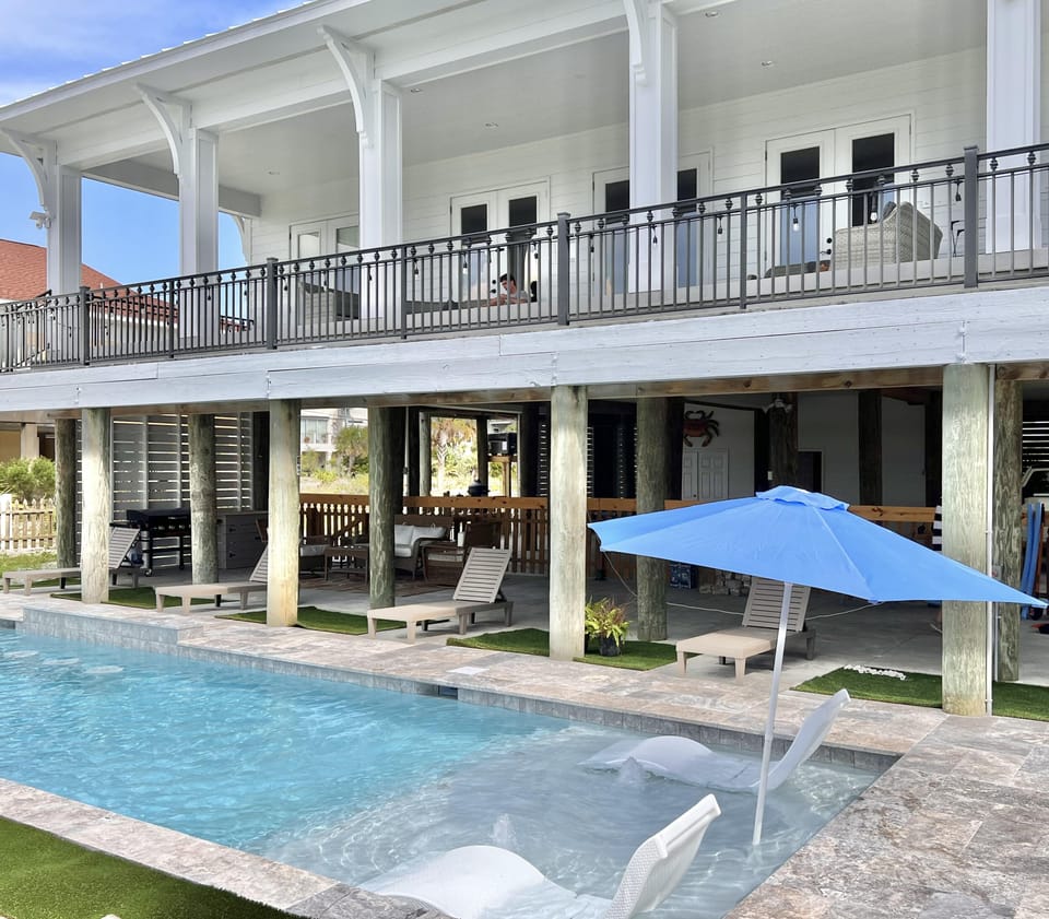 Heated pool., ledge loungers, swim up bar, huge poolside living area. 