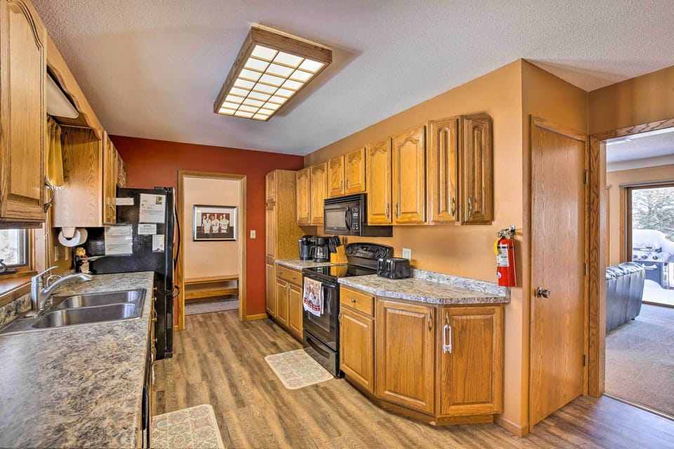 Kitchen | Dishware/Flatware | Blender | Toaster | High Chair