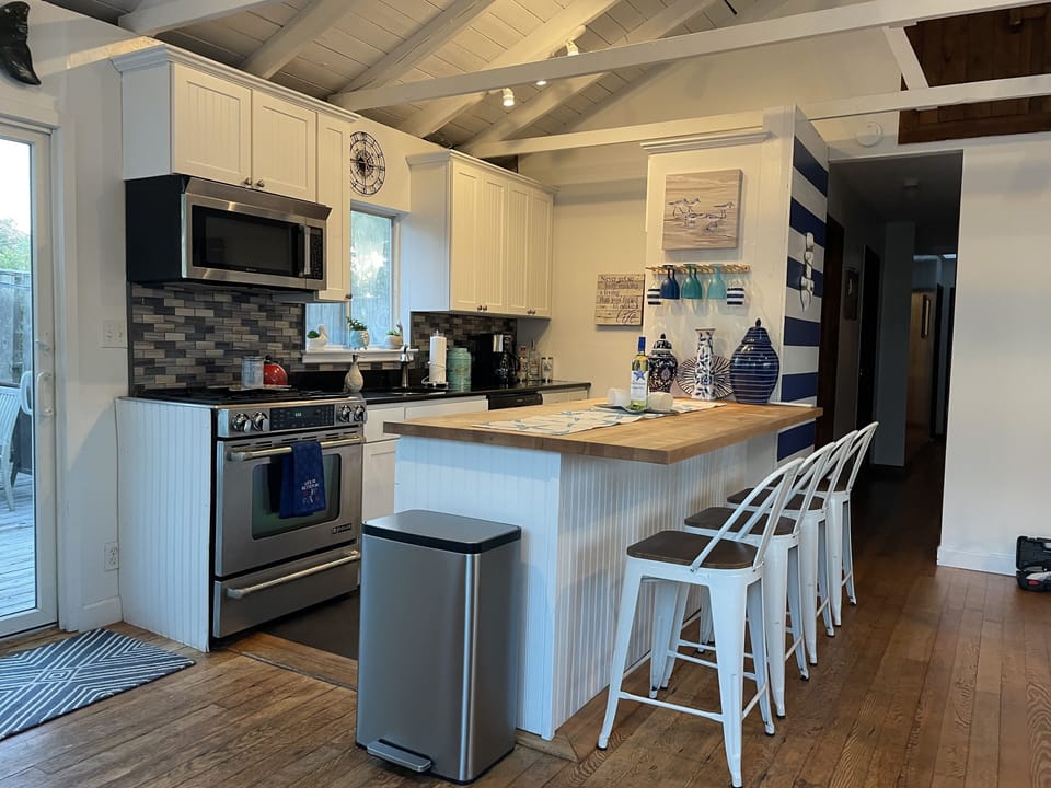 Kitchen w/Island