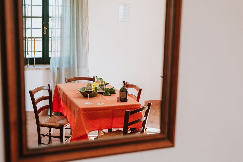 agriturismo-la-papessa-chianti-san-donato-farmhouse-gardenia-living-room-diningroom