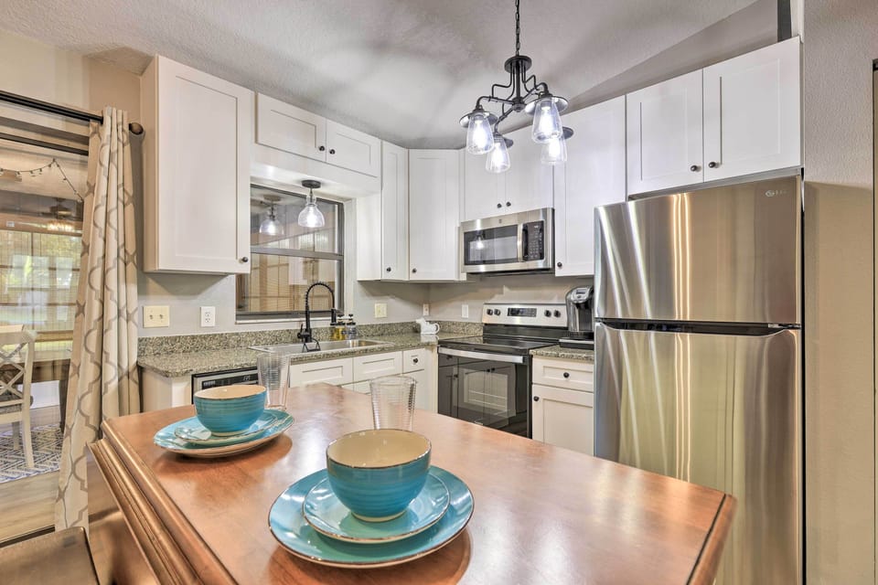 Kitchen | Fully Equipped | Keurig Coffee Maker | Crock-Pot