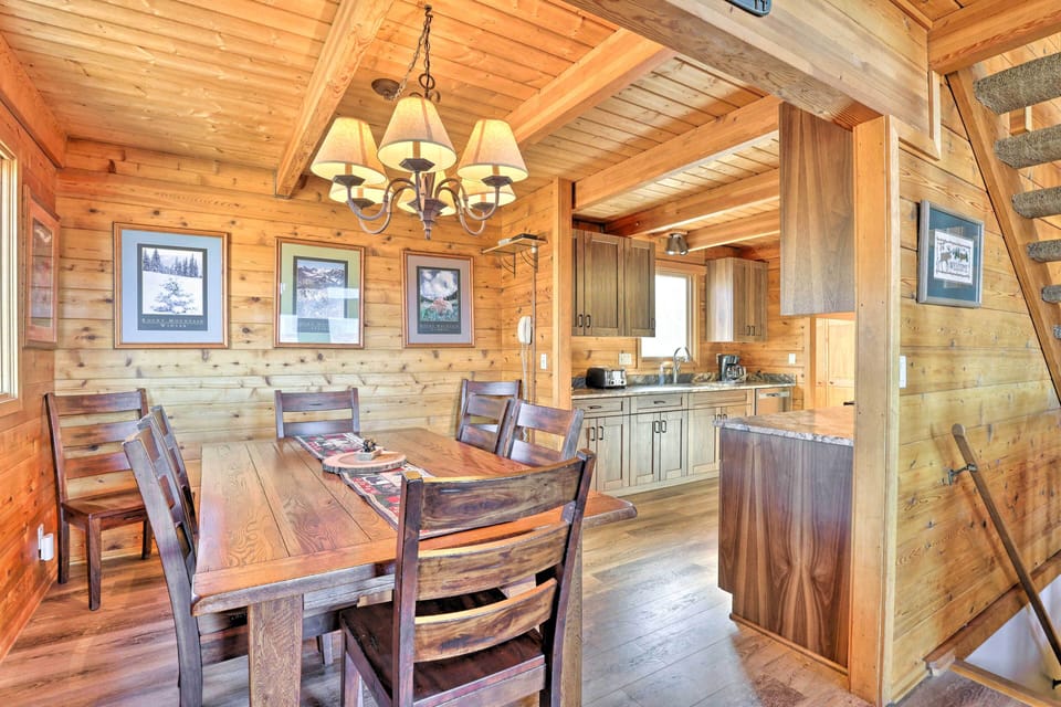 Dining Room | Dishware/Flatware Provided