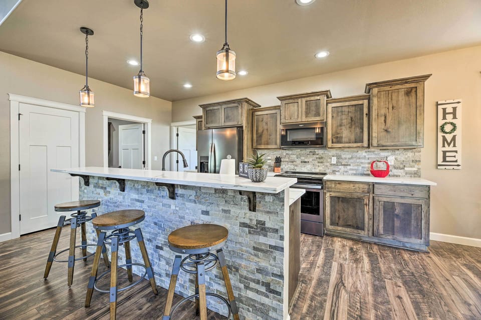 Kitchen | Breakfast Bar w/ Additional Seating