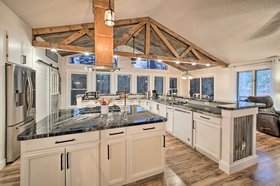 Kitchen | Fully Equipped w/ Cooking Essentials