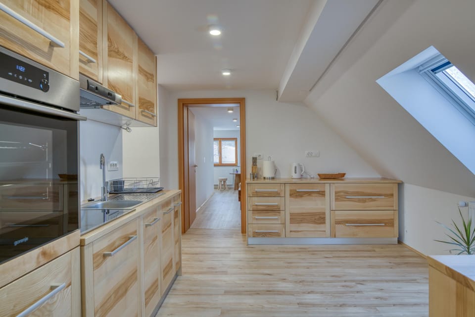 Family House, 2 Bedrooms, Balcony, Mountainside (Farmhouse Raspberry Pool&Wellness) | Private kitchen | Electric kettle, dining tables