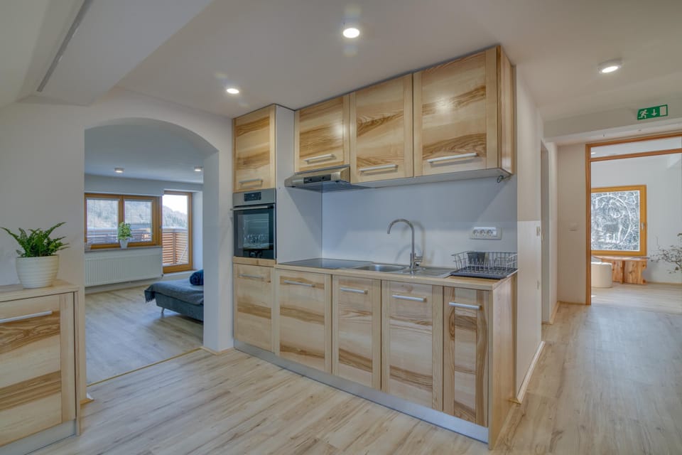 Family House, 2 Bedrooms, Balcony, Mountainside (Farmhouse Raspberry Pool&Wellness) | Private kitchen | Electric kettle, dining tables