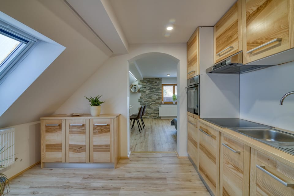 Family House, 2 Bedrooms, Balcony, Mountainside (Farmhouse Raspberry Pool&Wellness) | Private kitchen | Electric kettle, dining tables