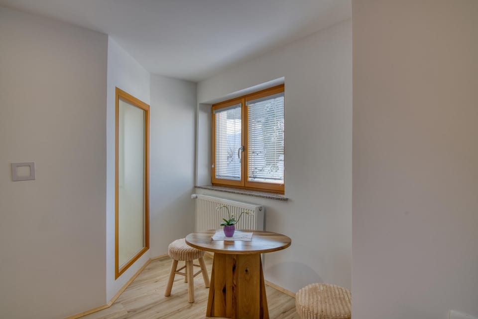 Family House, 2 Bedrooms, Balcony, Mountainside (Farmhouse Raspberry Pool&Wellness) | Dining