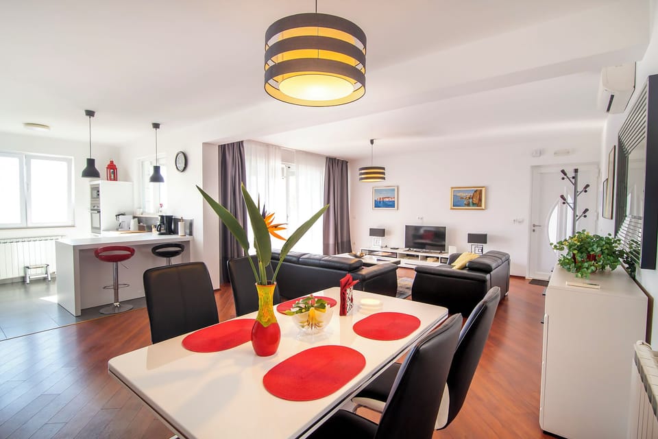 Exclusive Apartment | Dining room