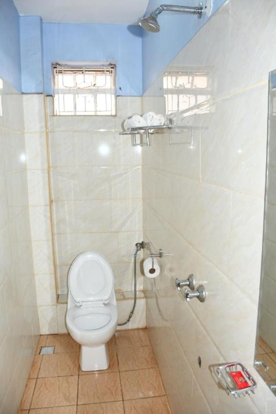 Standard Room | Bathroom | Shower, free toiletries, towels
