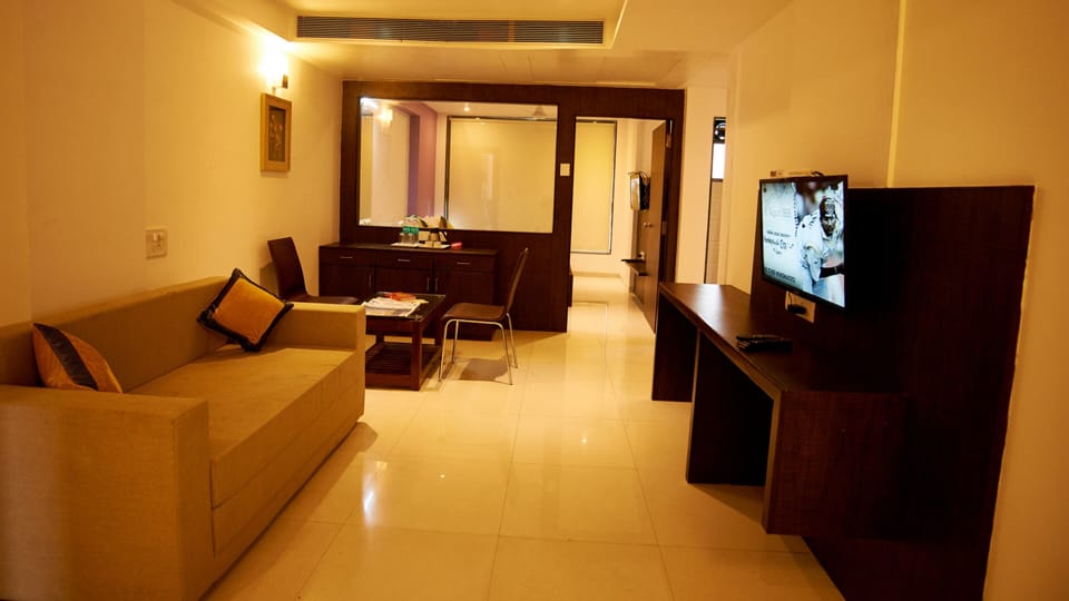 Deluxe Family Suite Non AC | In-room safe, desk, free WiFi, bed sheets