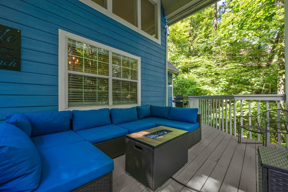 Outdoor Seating on the second/Main floor