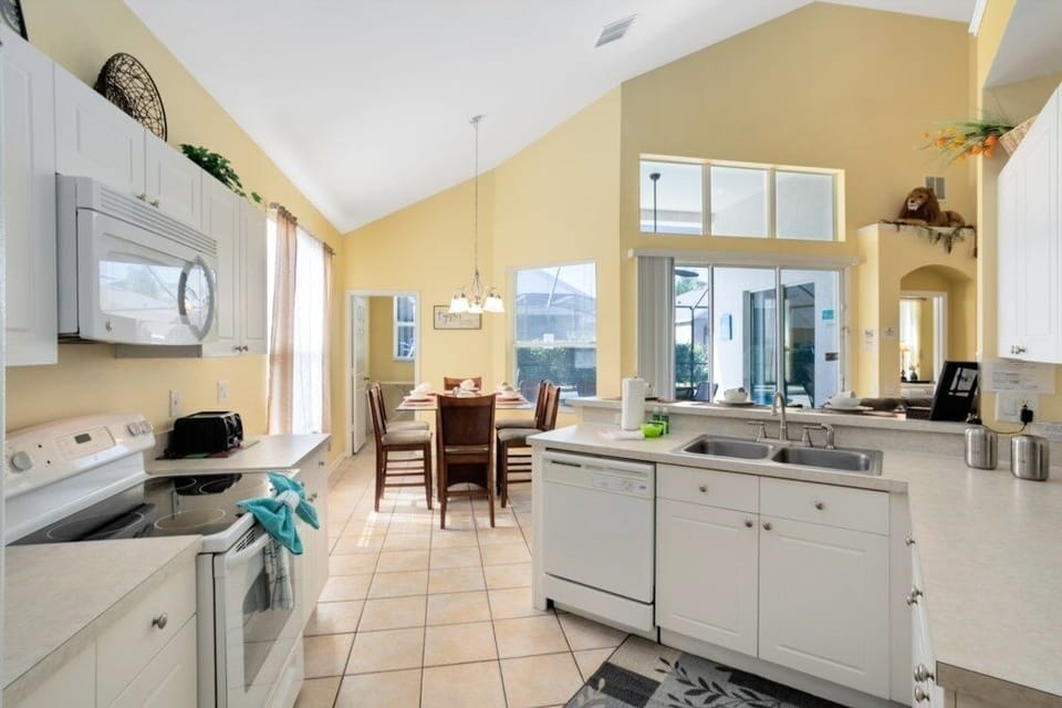 Villa, 5 Bedrooms | Private kitchen