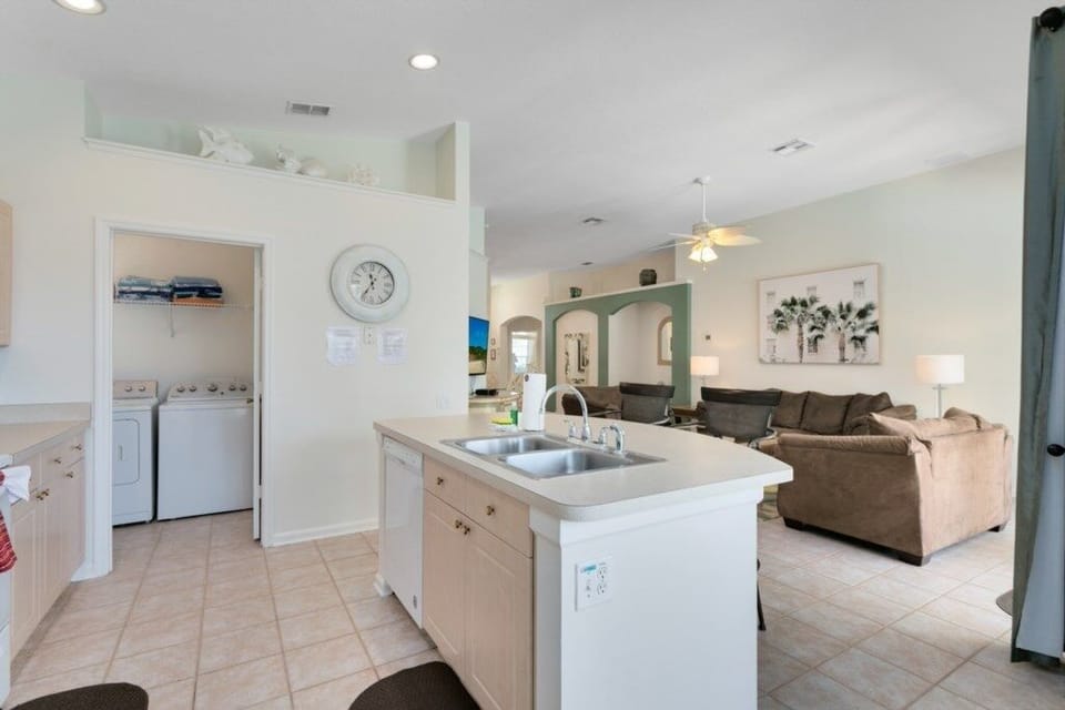 Villa, 4 Bedrooms | Private kitchen | Microwave, coffee/tea maker, toaster, blender