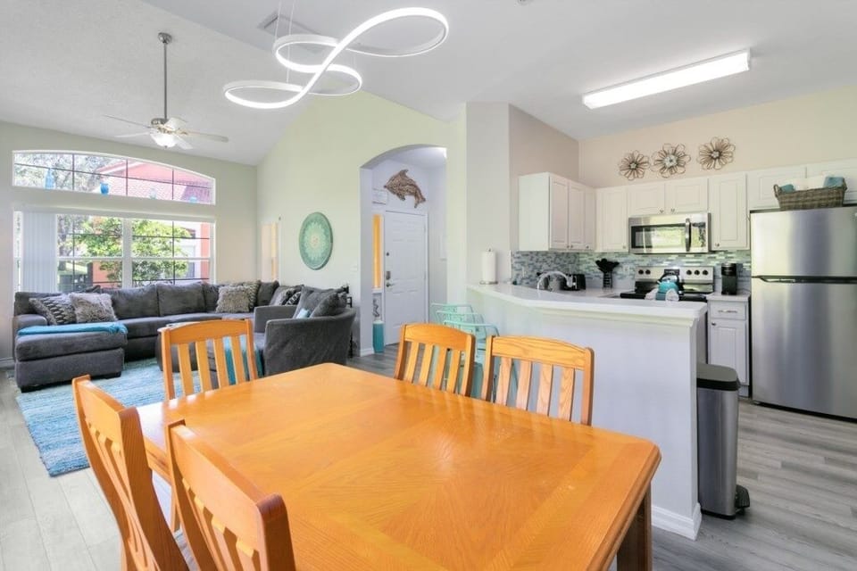 Townhome, 4 Bedrooms | Dining