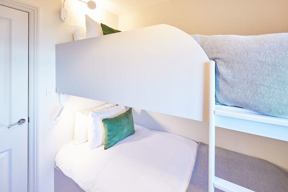 'Salty' Seaview, Saltburn-by-the-Sea - Host & Stay