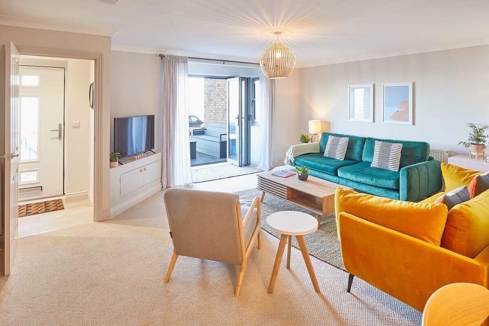 'Salty' Seaview, Saltburn-by-the-Sea - Host & Stay