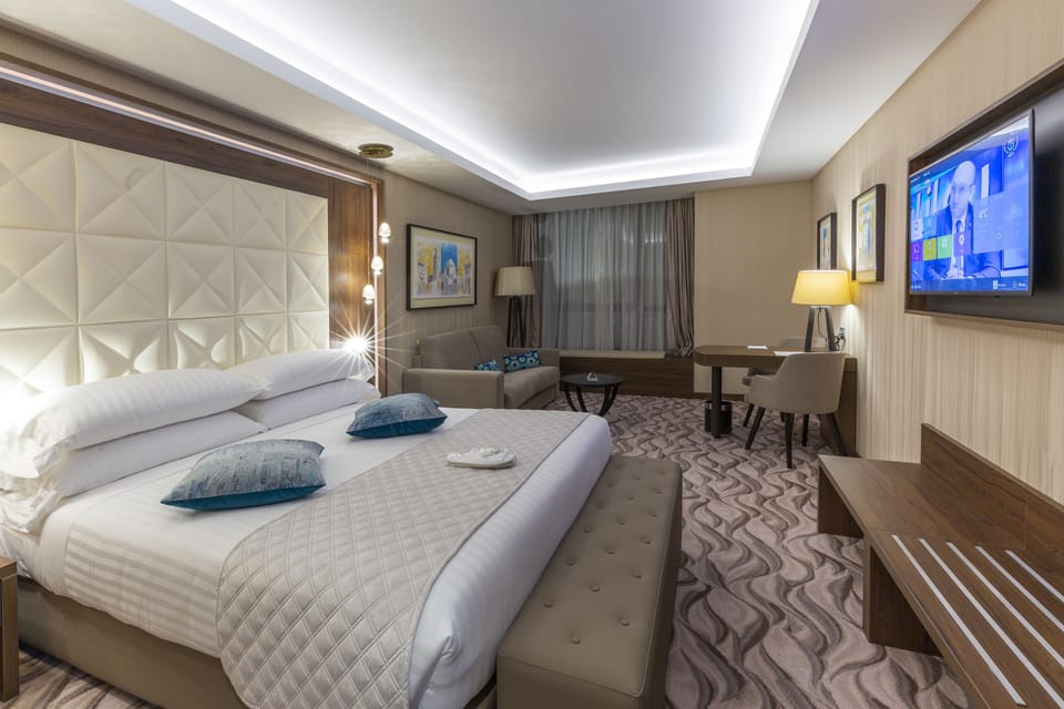 Junior Suite | Hypo-allergenic bedding available, minibar, in-room safe, desk