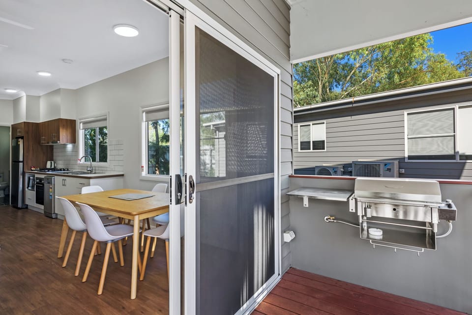Deluxe 2 Bedroom Cabin - Sleeps 6 | Terrace/patio