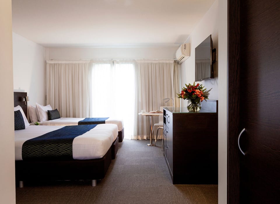 Executive Twin Room | Premium bedding, desk, iron/ironing board, WiFi (free)