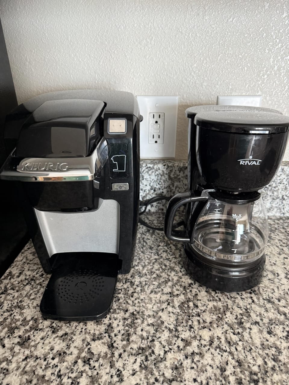 Coffee Corner: Brew your perfect cup in this well-equipped space for every coffee lover!