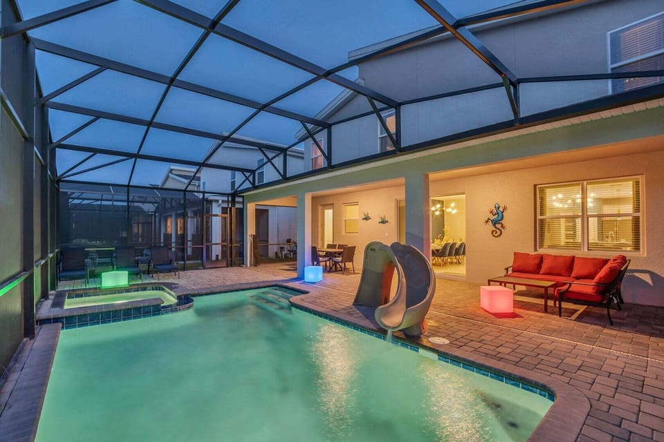Enjoy the Florida weather at our al fresco dining area and take a refreshing dip in our pool!