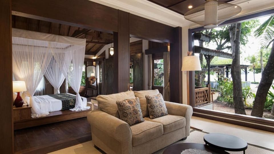 Ecotourism Sanctuary Residence | Living area | 42-inch LED TV with cable channels, TV