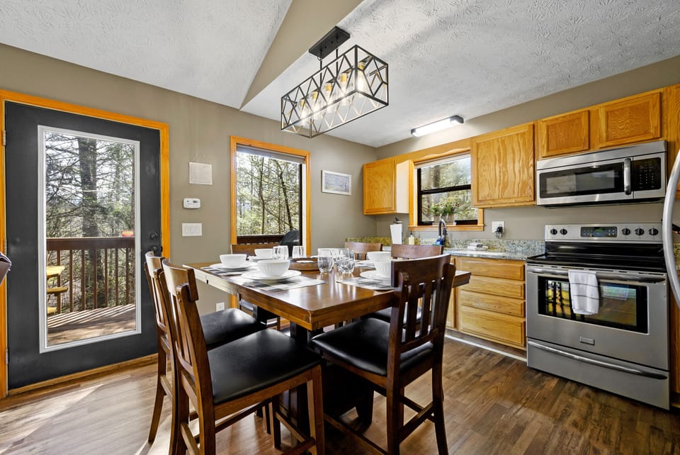 Dining/kitchen 