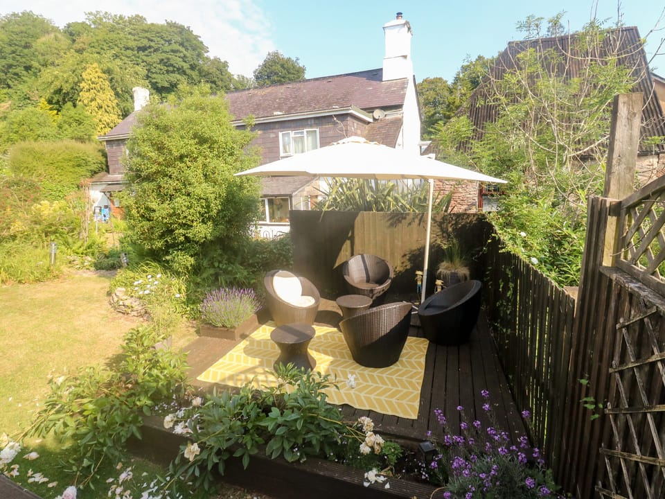 Cottage | Property grounds
