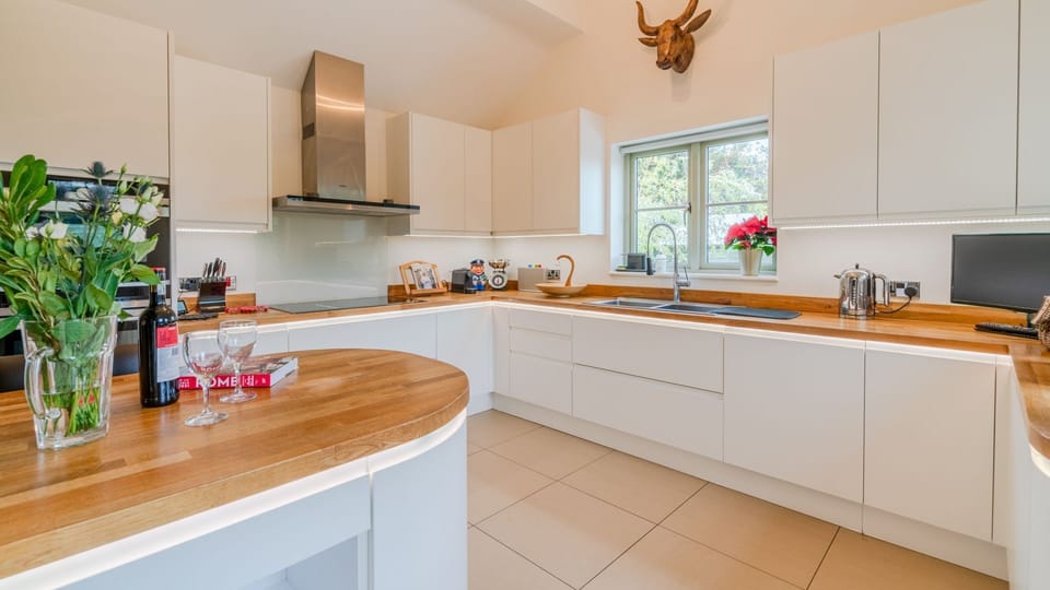 Kitchen, Woodside Cottage, Bolthole Retreats