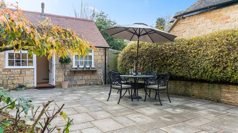 Enjoy al fresco dinners on the terrace, Manor Lodge Cottage.
