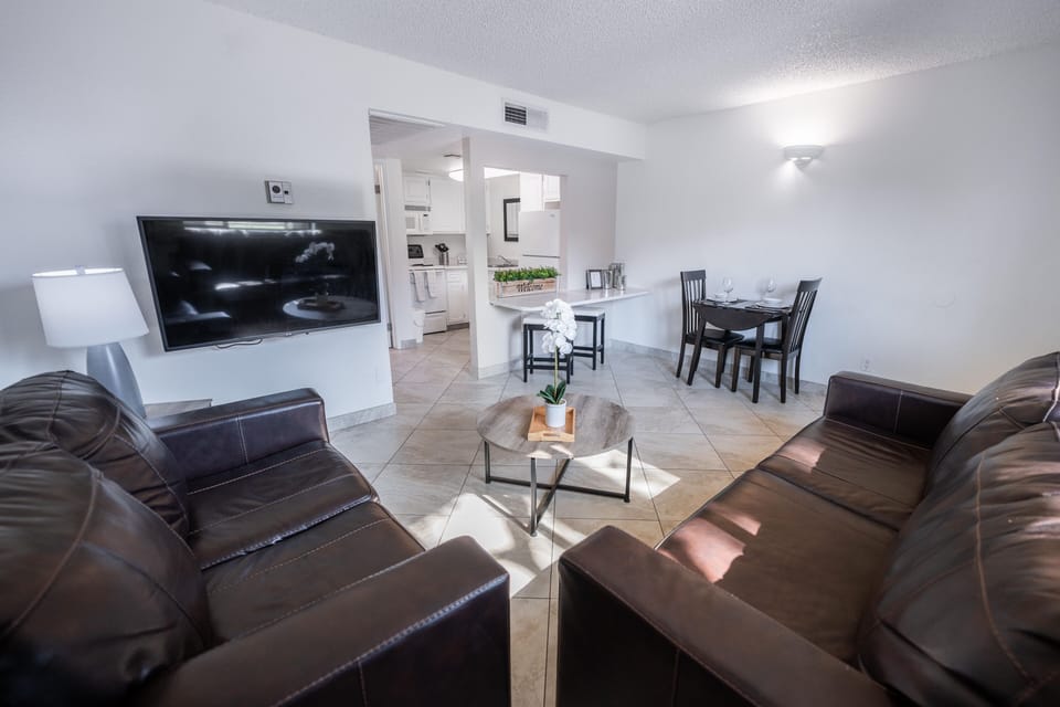 Studio | Living area | TV, fireplace