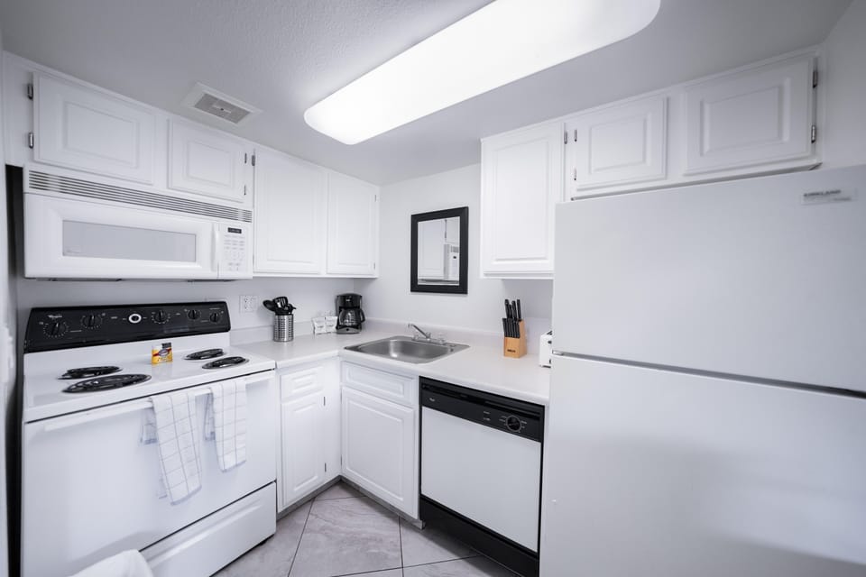 Studio | Private kitchen | Fridge, oven, stovetop, coffee/tea maker