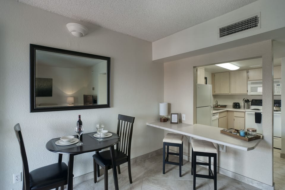 Apartment, 1 Bedroom | Dining