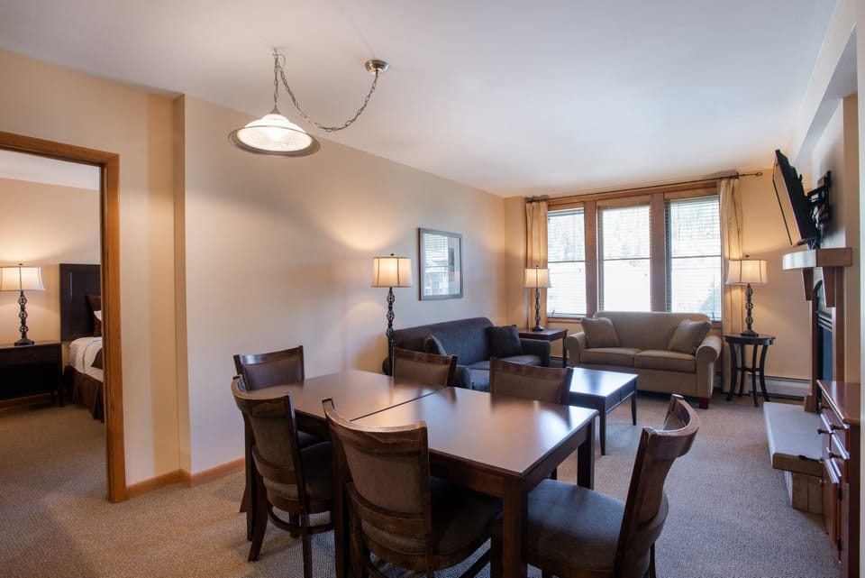 Condo, 2 Bedrooms | Dining