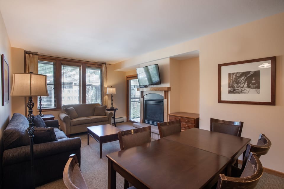 Condo, 2 Bedrooms | Dining