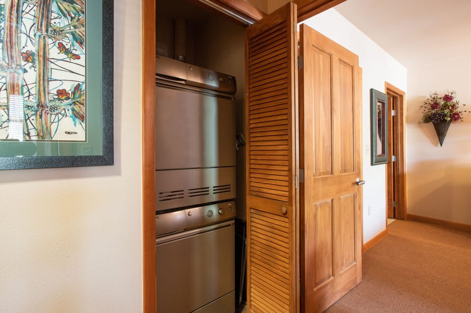 Condo, 3 Bedrooms | Private kitchen | Fridge, oven, coffee/tea maker, toaster