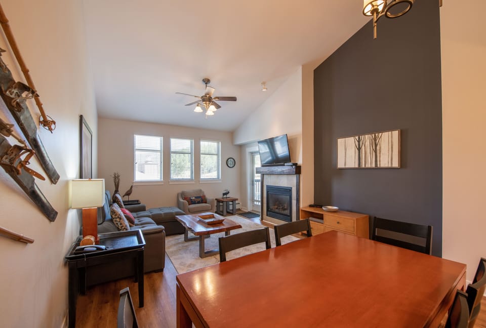 Condo, 2 Bedrooms | Living room