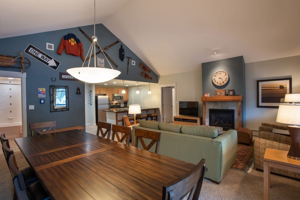 Condo, 3 Bedrooms | Private kitchen | Fridge, oven, coffee/tea maker, toaster