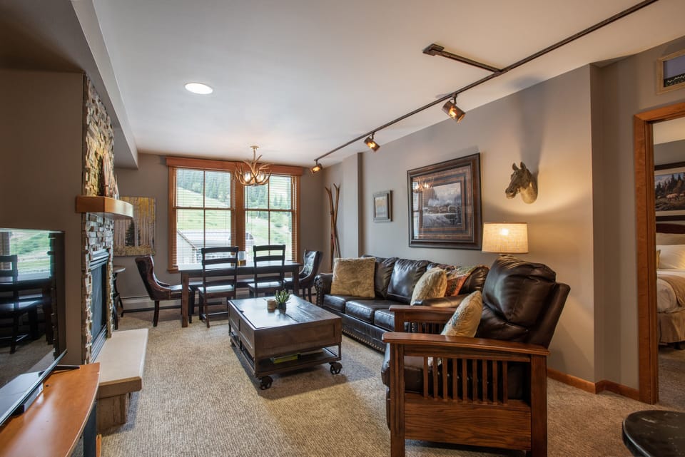 Condo, 2 Bedrooms | Living room