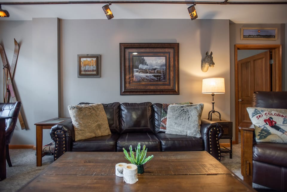 Condo, 2 Bedrooms | Living room