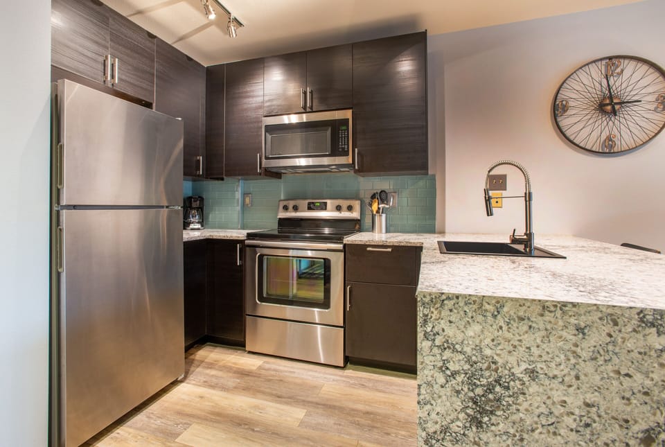 Condo, 1 Bedroom | Private kitchen | Fridge, oven, coffee/tea maker, toaster