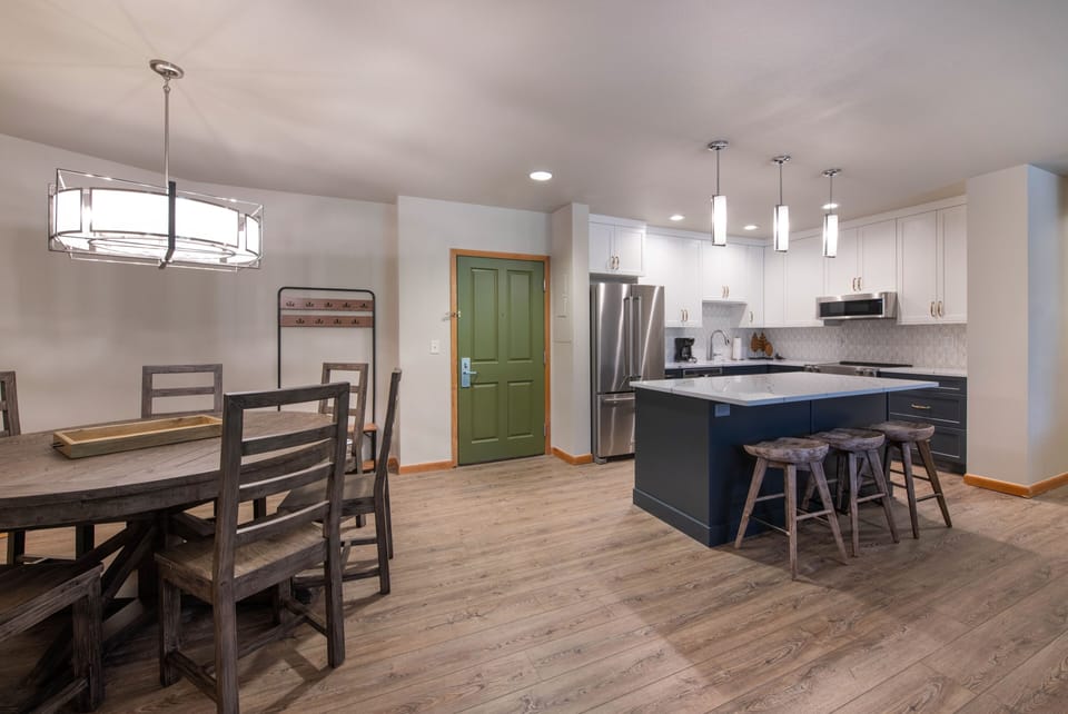 Condo, 3 Bedrooms | Private kitchen | Coffee/tea maker, fridge, oven, toaster