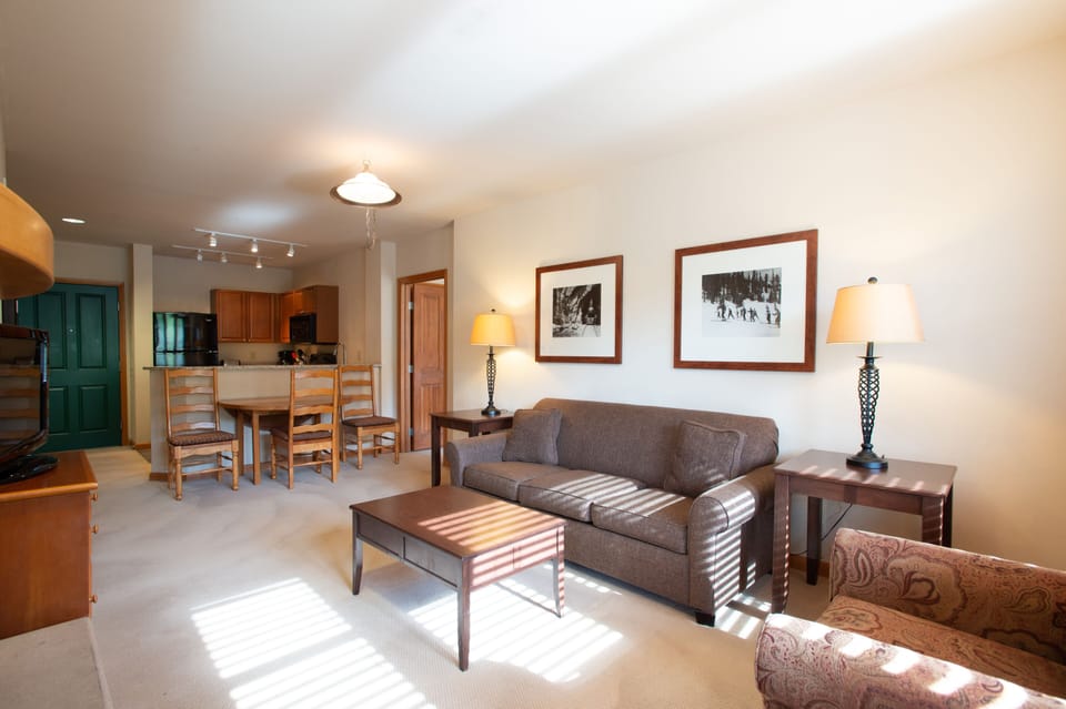Condo, 2 Bedrooms | Living area