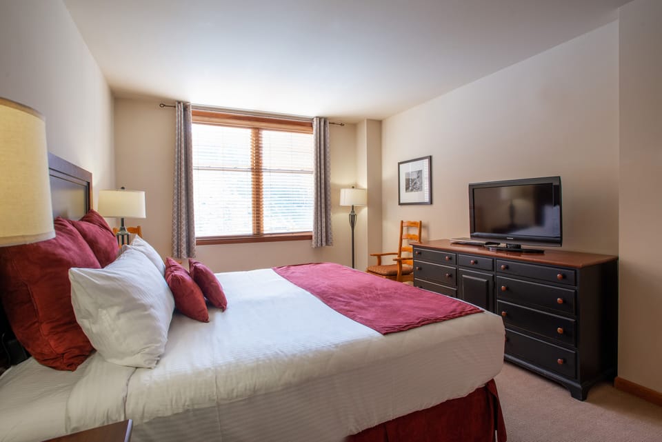 Condo, 2 Bedrooms | 2 bedrooms, iron/ironing board, WiFi (free)