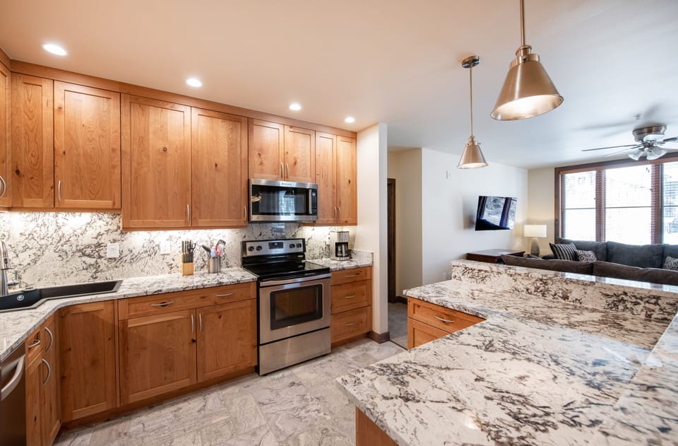 Condo, 3 Bedrooms | Private kitchen | Coffee/tea maker, fridge, oven, toaster
